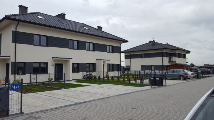 okna antracyt w nowoczesnym domu